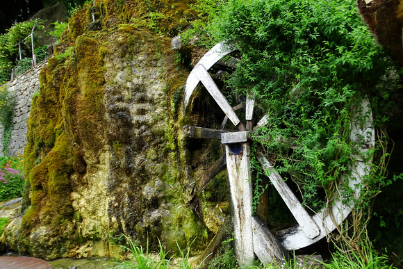 fontaines pétrifiantes, la sône