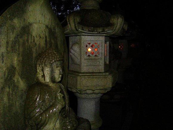 051 - Lanterne dans la nuit de Koya-san